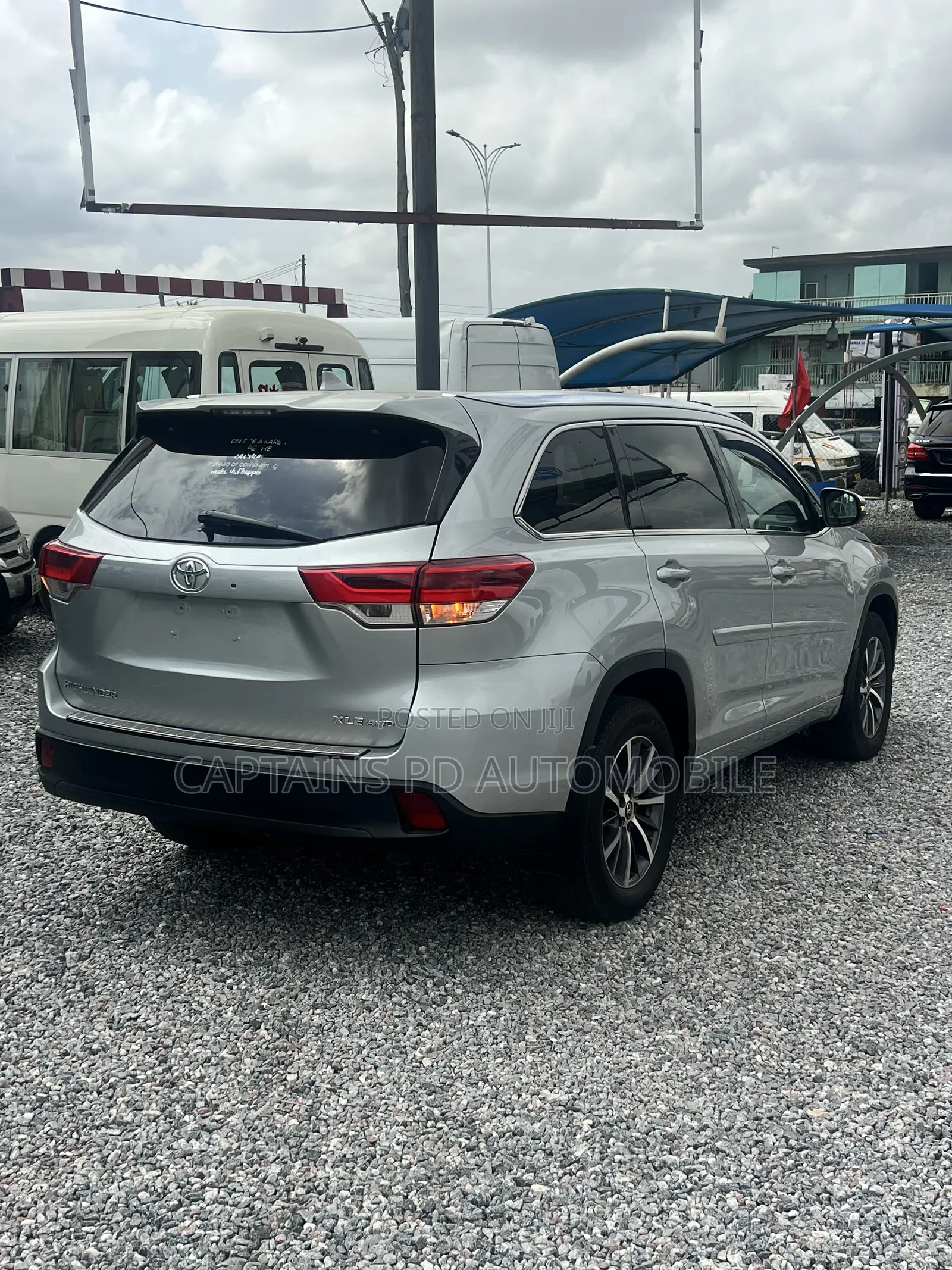 Toyota Highlander XLE 4x4 V6 (3.5L 6cyl 8A) 2018 Silver