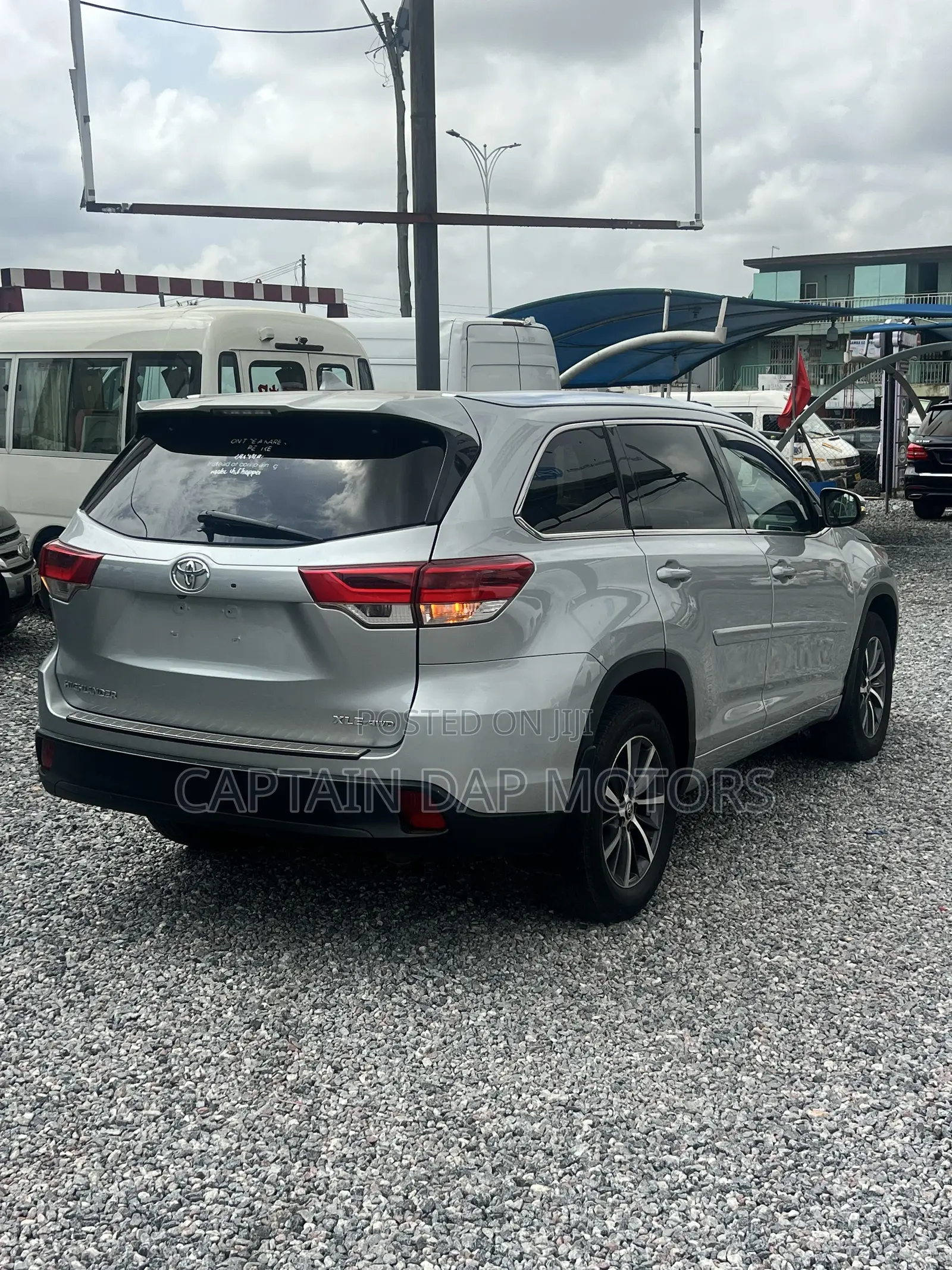 Toyota Highlander XLE 4x4 V6 (3.5L 6cyl 8A) 2018 Silver