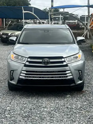 Toyota Highlander XLE 4x4 V6 (3.5L 6cyl 8A) 2018 Silver