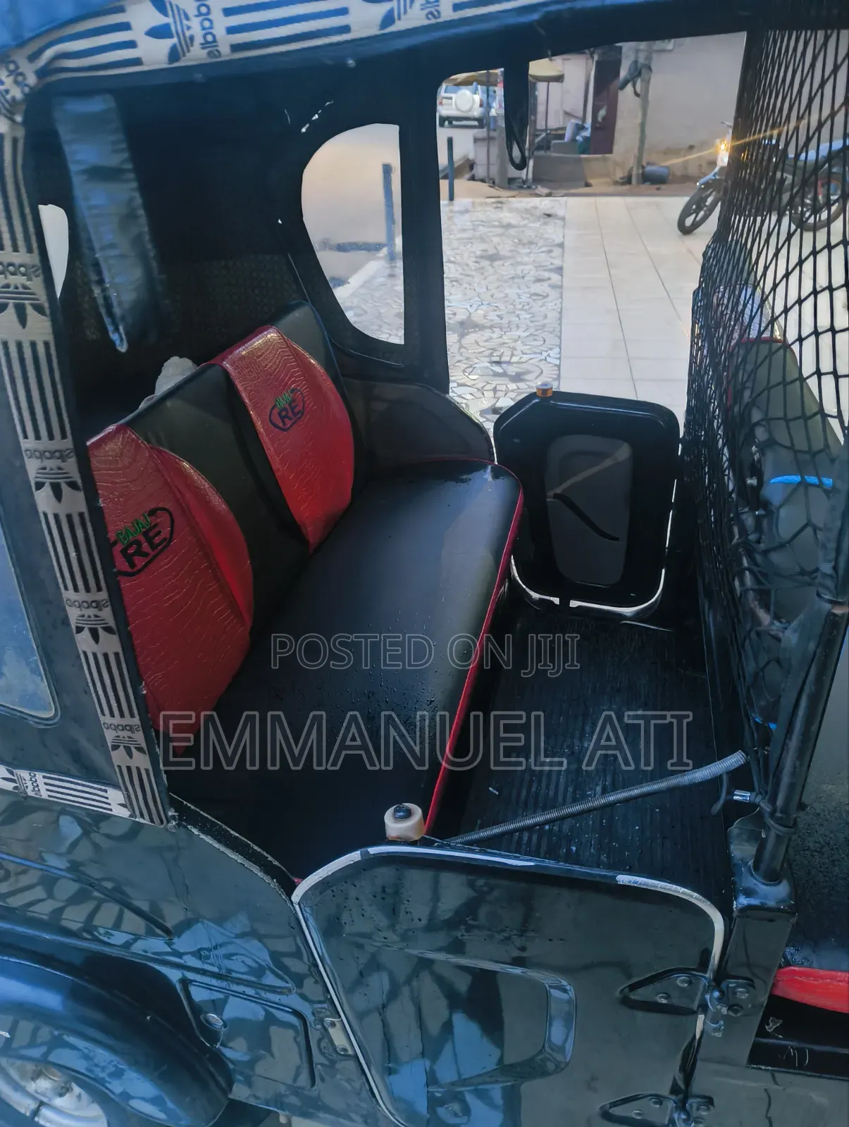 Bajaj RE 2025 Black