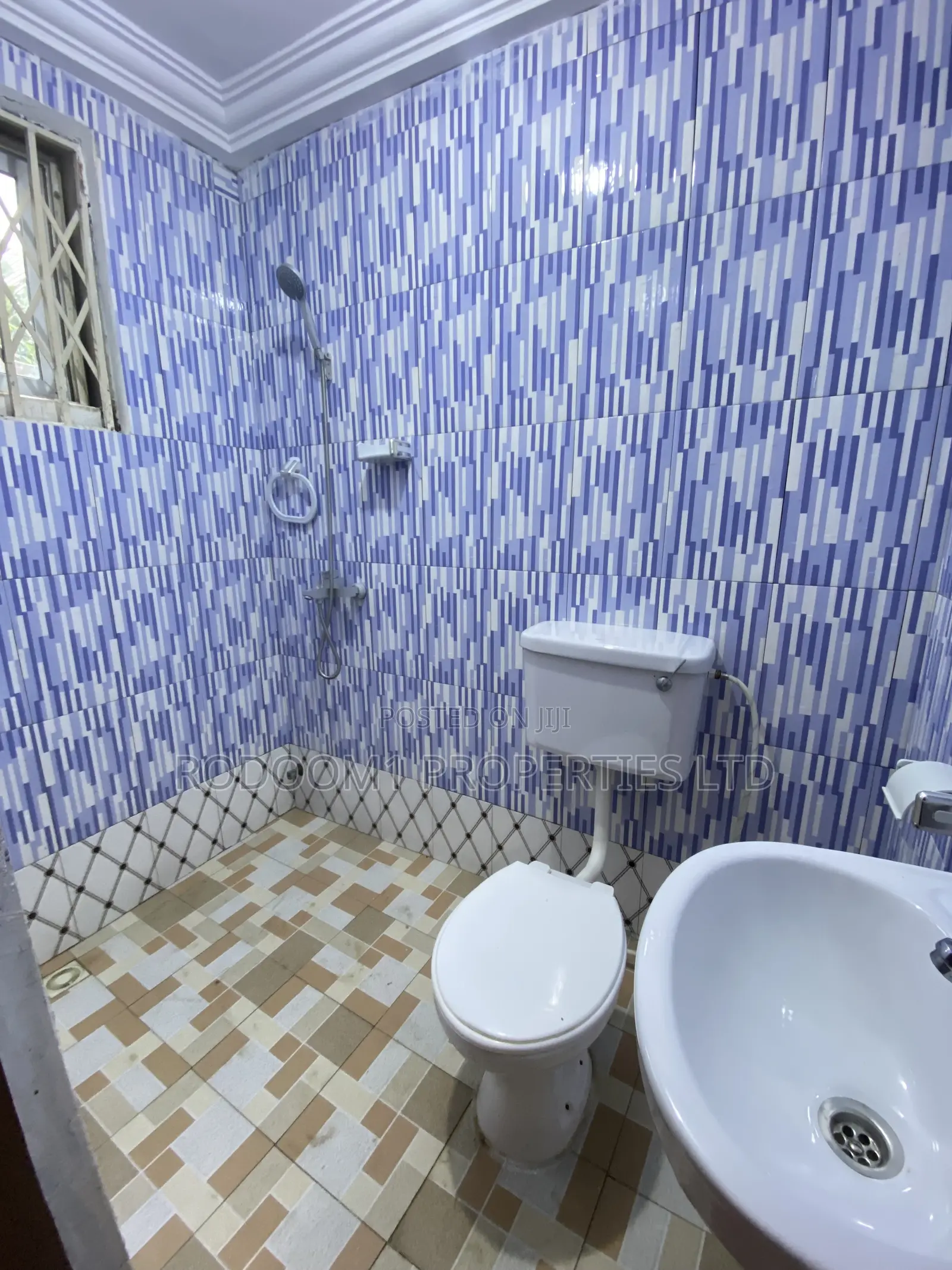 5bdrm House in Amasaman Stadium for rent
