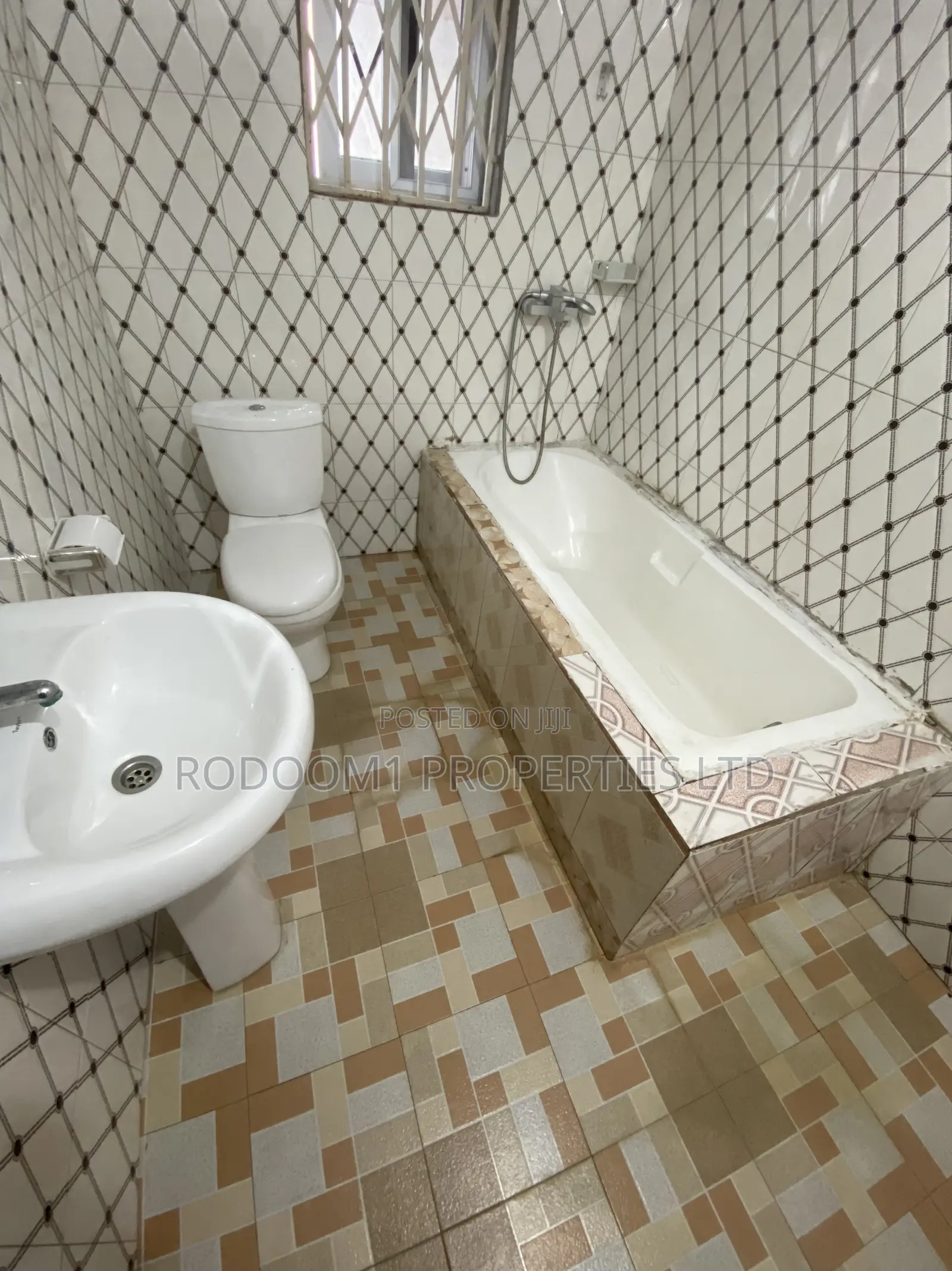 5bdrm House in Amasaman Stadium for rent