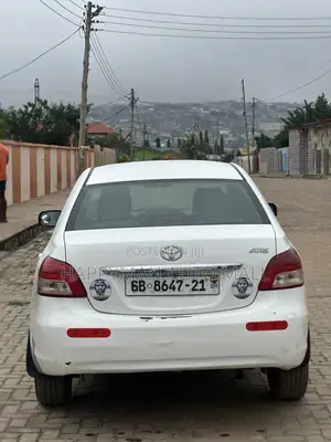 Toyota Yaris 2012 White