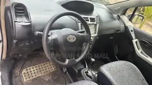 Toyota Vitz 1.3 FWD 5dr 2010 Silver