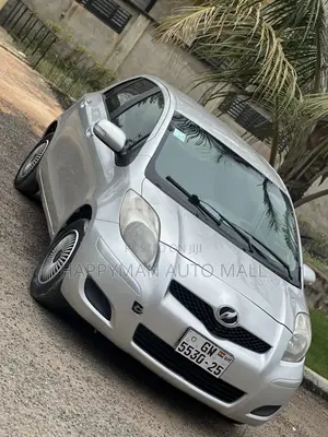 Toyota Vitz 1.3 FWD 5dr 2010 Silver