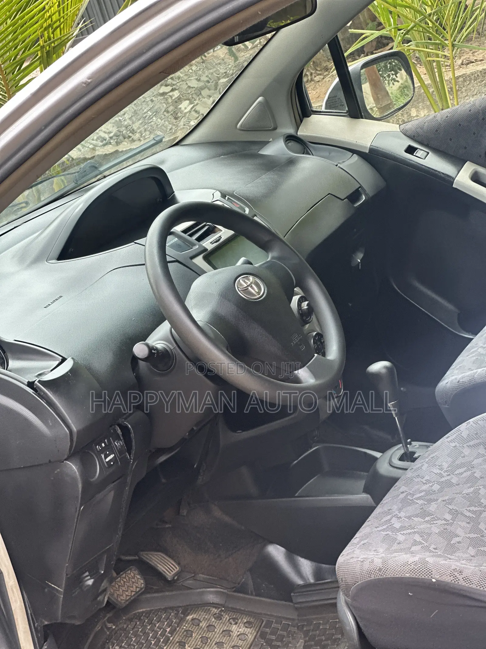 Toyota Vitz 1.3 FWD 5dr 2010 Silver