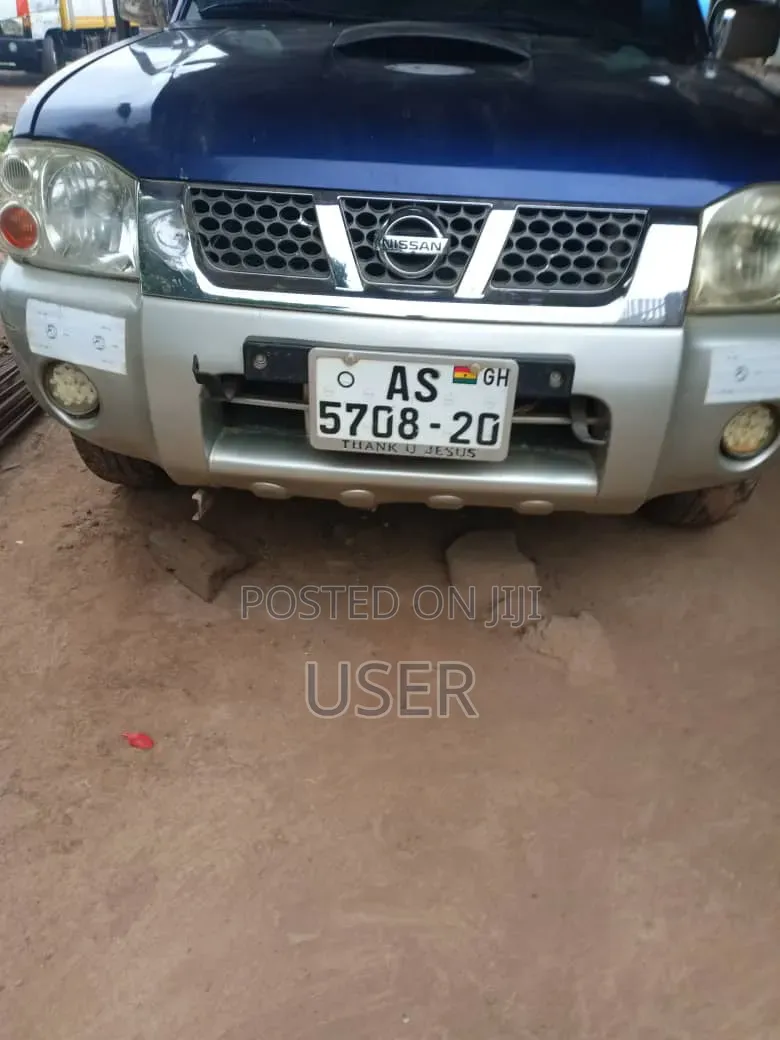 Nissan Hardbody 2013 Blue