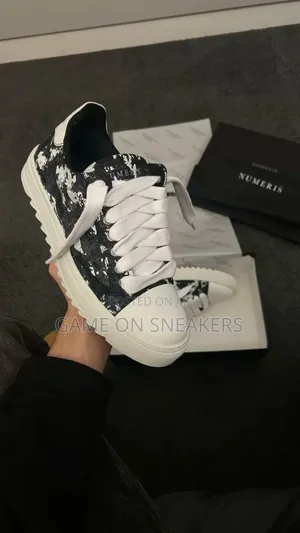 Numeris Sneakers