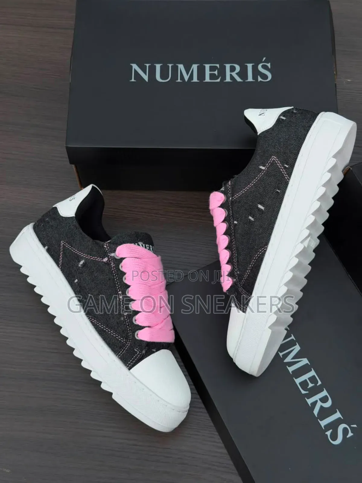 Numeris Sneakers