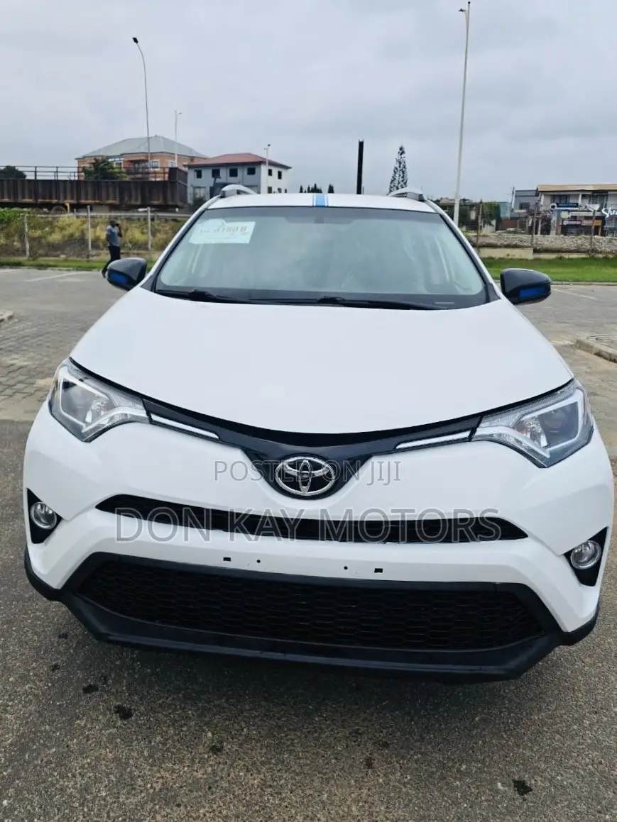 Toyota RAV4 LE AWD (2.5L 4cyl 6A) 2017 White