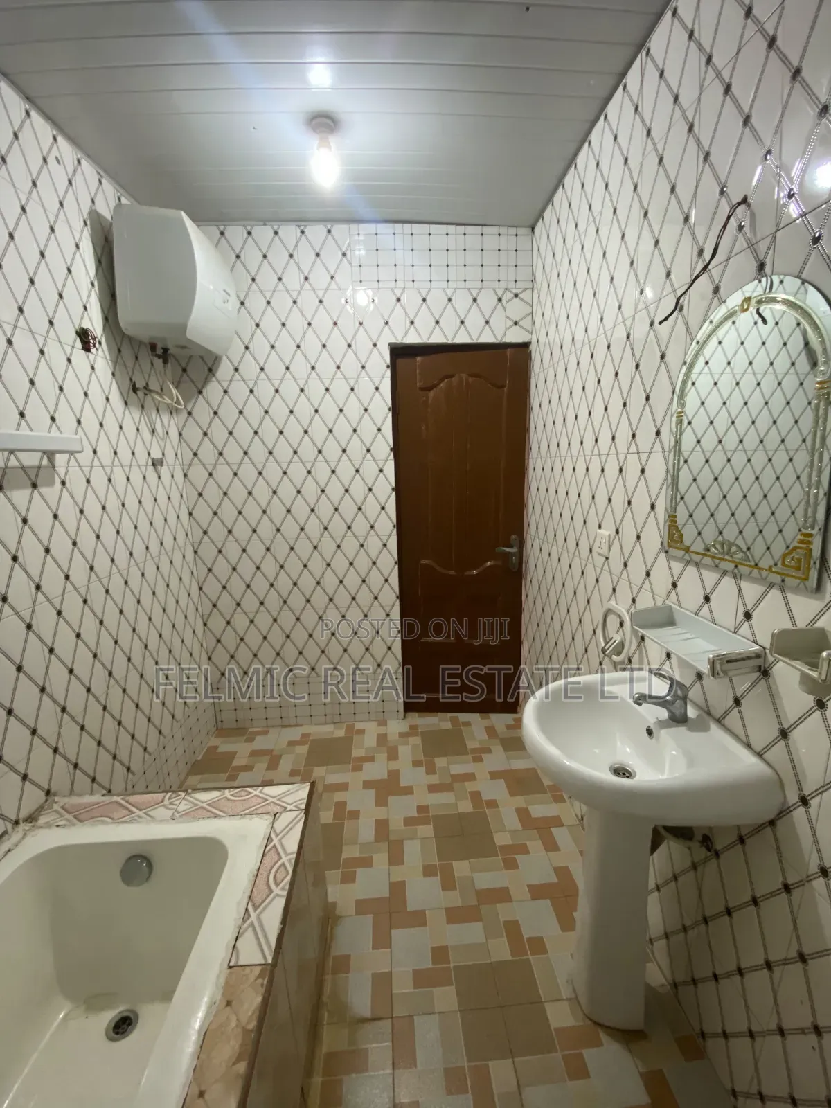 5bdrm Duplex in Felmic Real Estate, Amasaman for rent