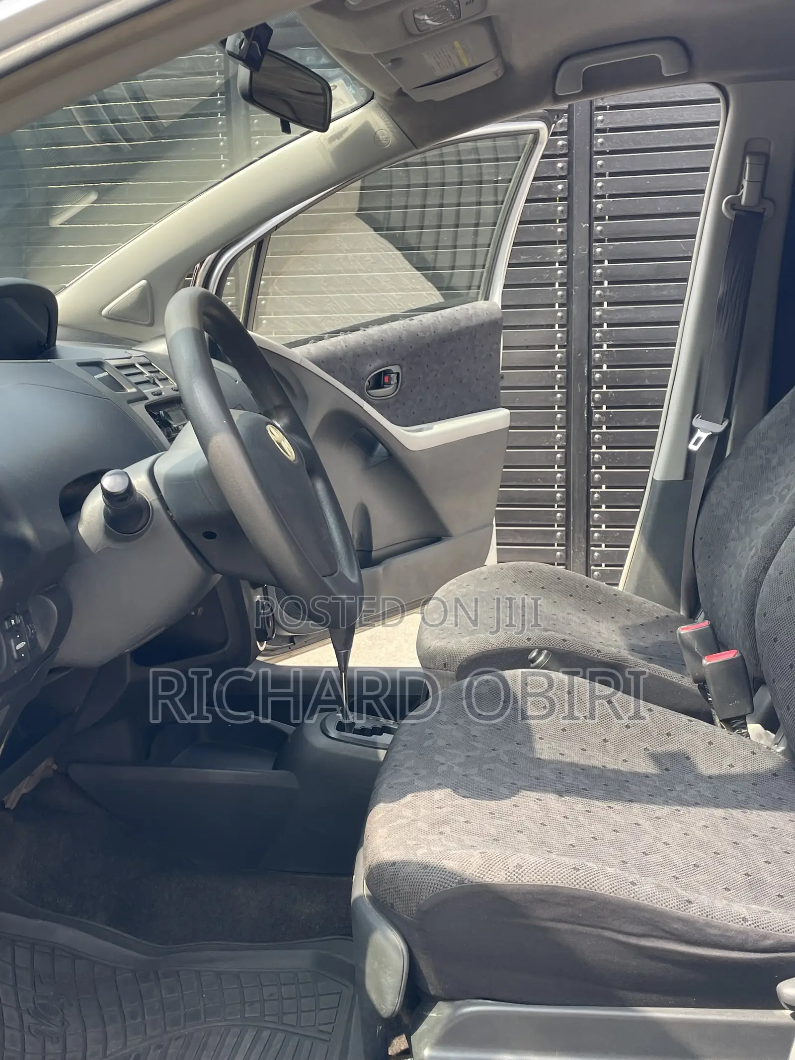 Toyota Vitz 1.3 AWD 5dr 2010 Silver