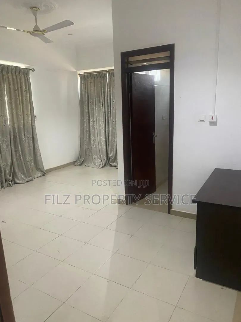 3bdrm Apartment in American House for rent