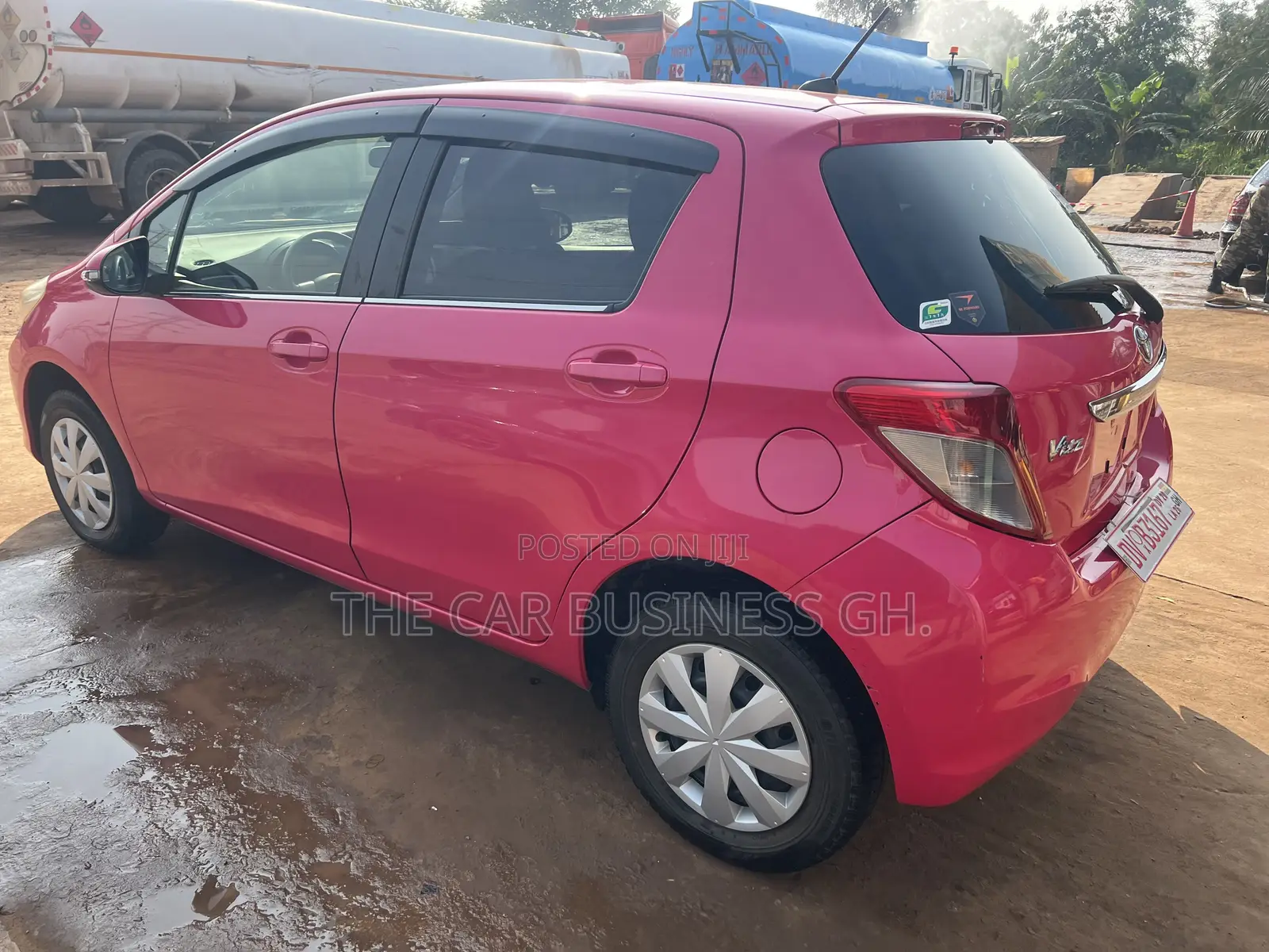 Toyota Vitz 1.3 AWD 5dr 2012 Red