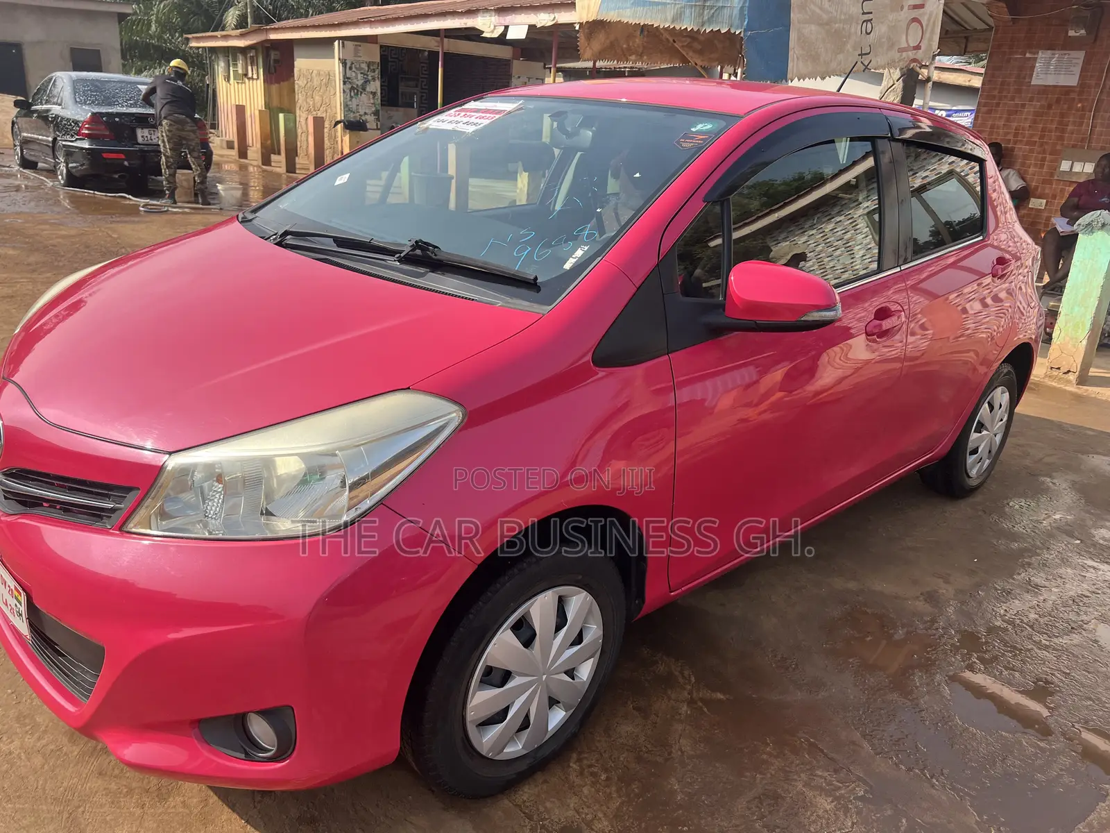Toyota Vitz 1.3 AWD 5dr 2012 Red