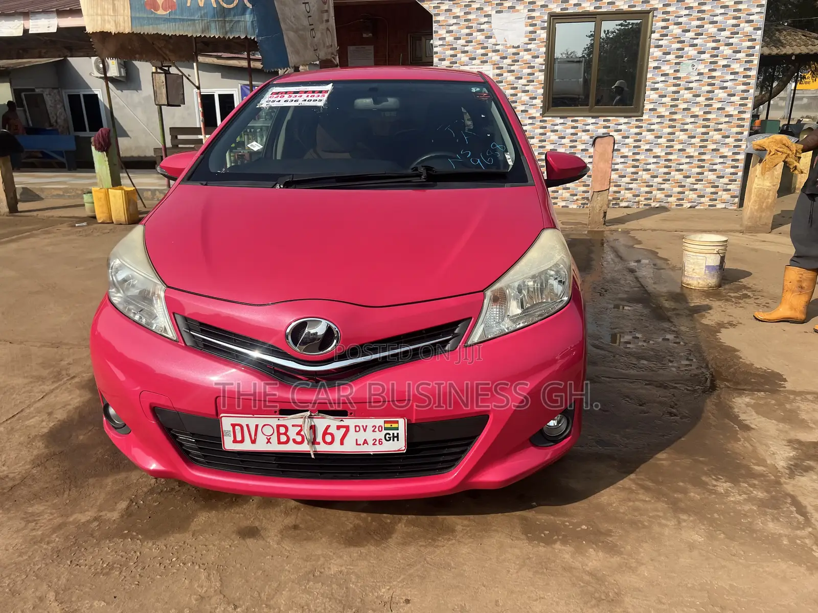 Toyota Vitz 1.3 AWD 5dr 2012 Red
