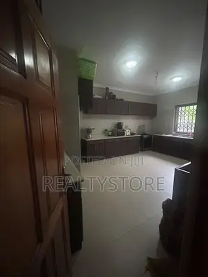 4bdrm House in Abuom, Kwabenya for rent