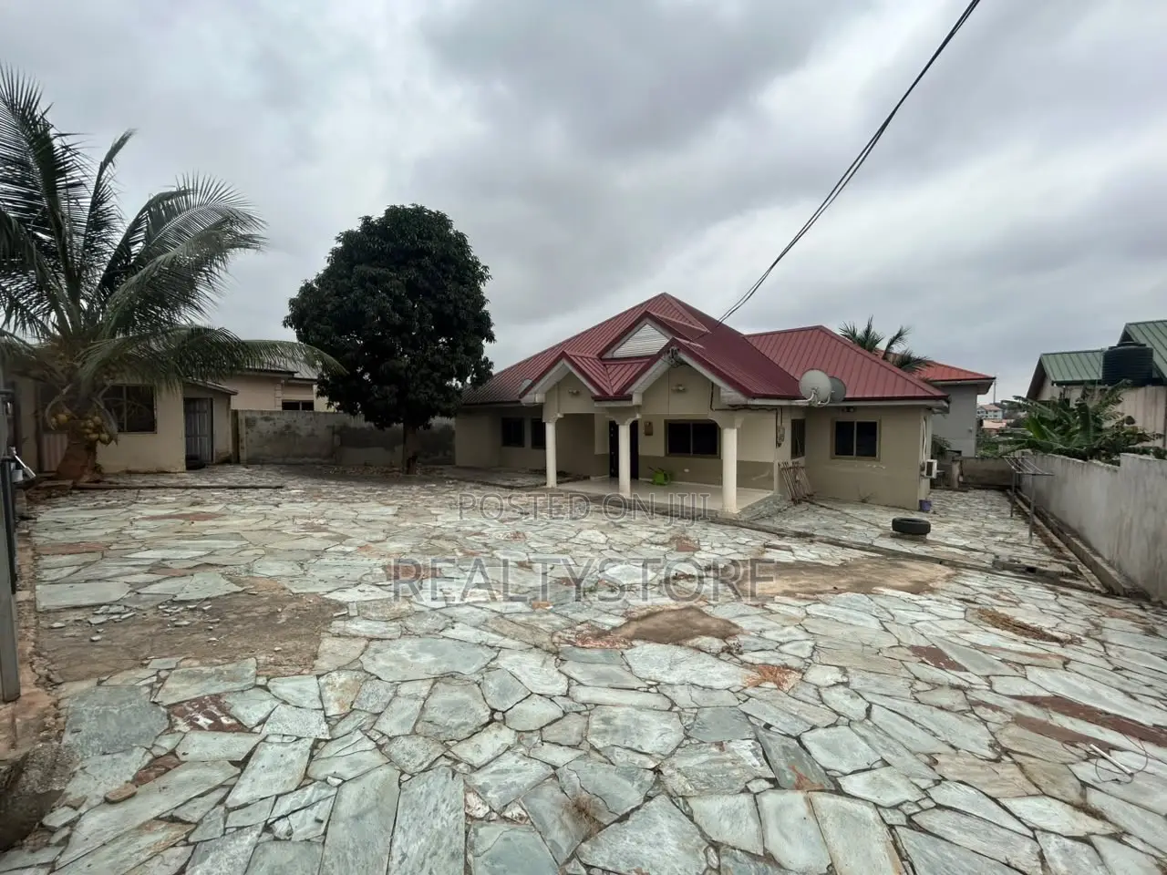 4bdrm House in Abuom, Kwabenya for rent