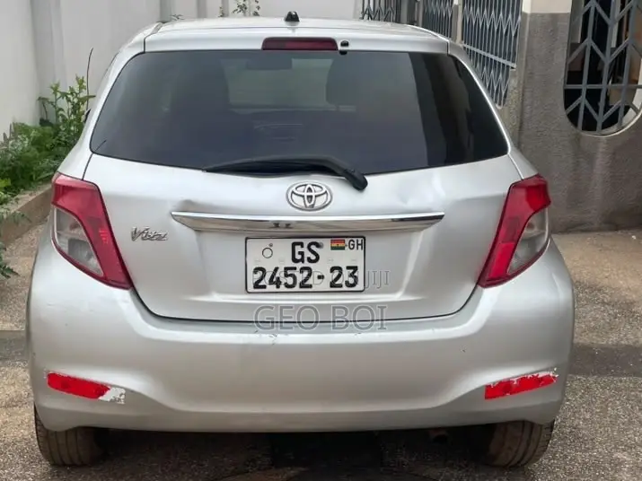 Toyota Vitz 2012 Silver