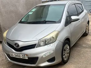 Toyota Vitz 2012 Silver