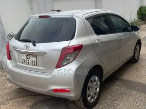 Toyota Vitz 2012 Silver