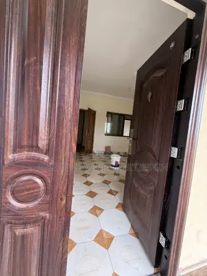 2bdrm Apartment in West Hills Mall Area for rent