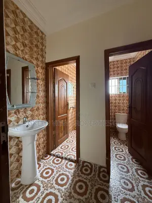 2bdrm Apartment in West Hills Mall Area for rent