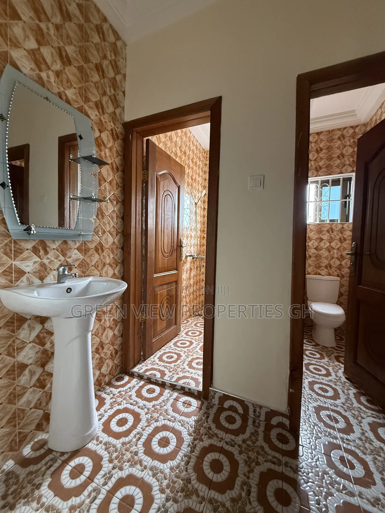 2bdrm Apartment in West Hills Mall Area for rent