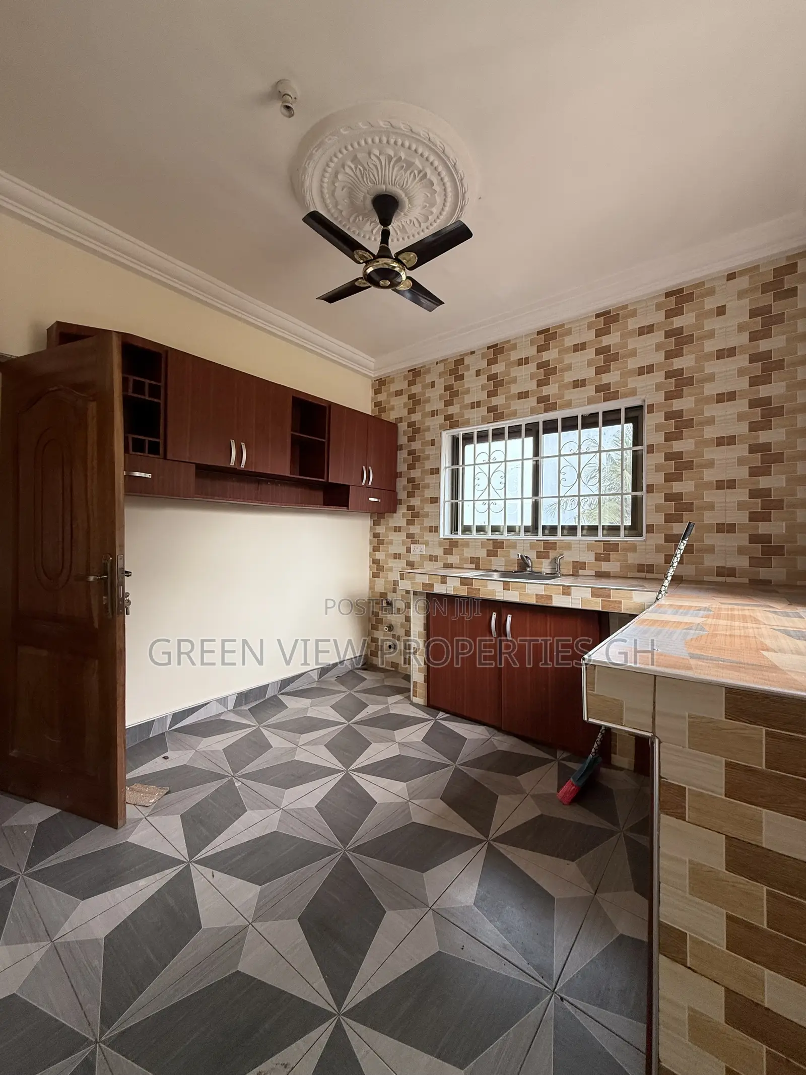 2bdrm Apartment in West Hills Mall Area for rent