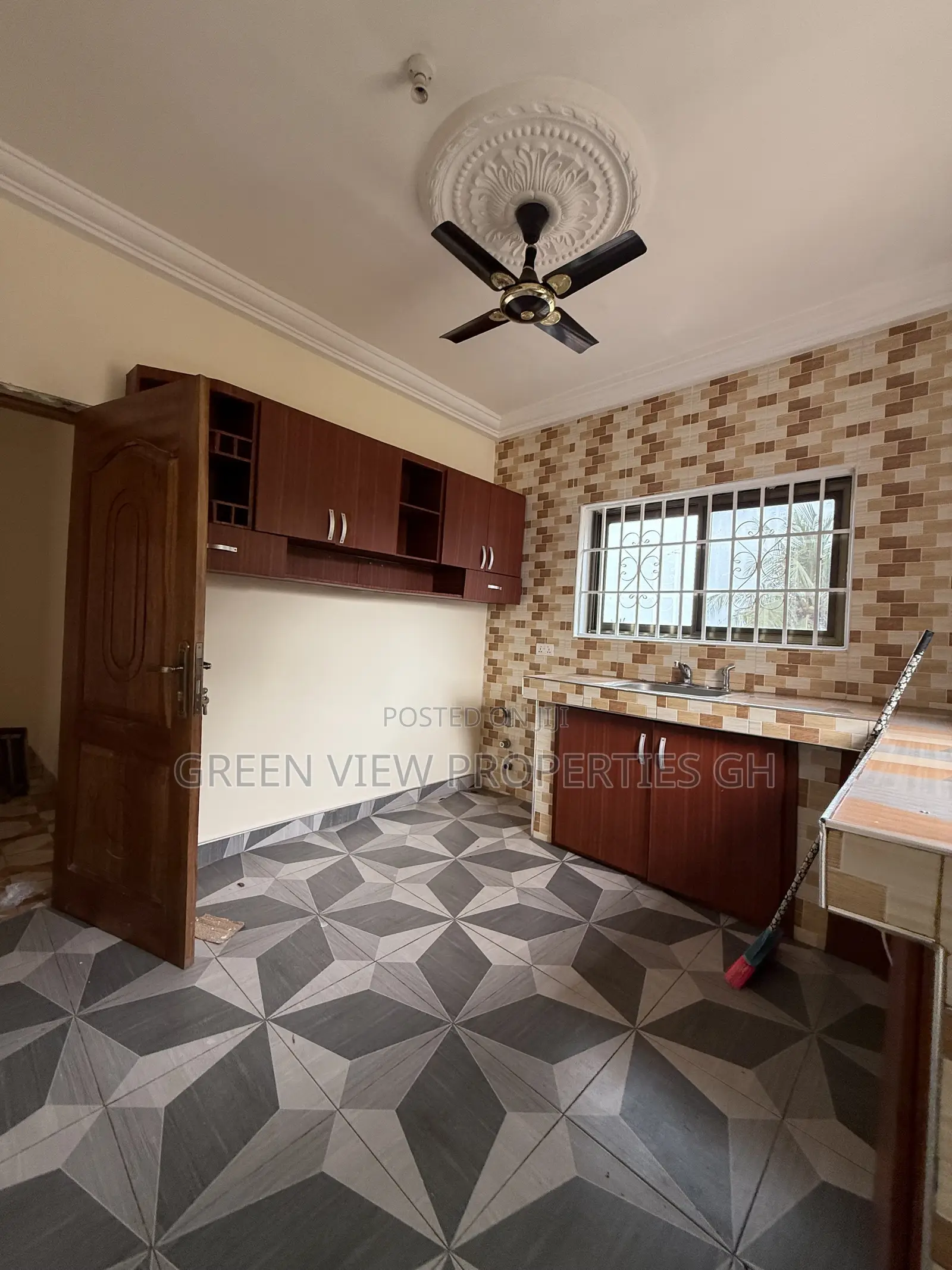 2bdrm Apartment in West Hills Mall Area for rent
