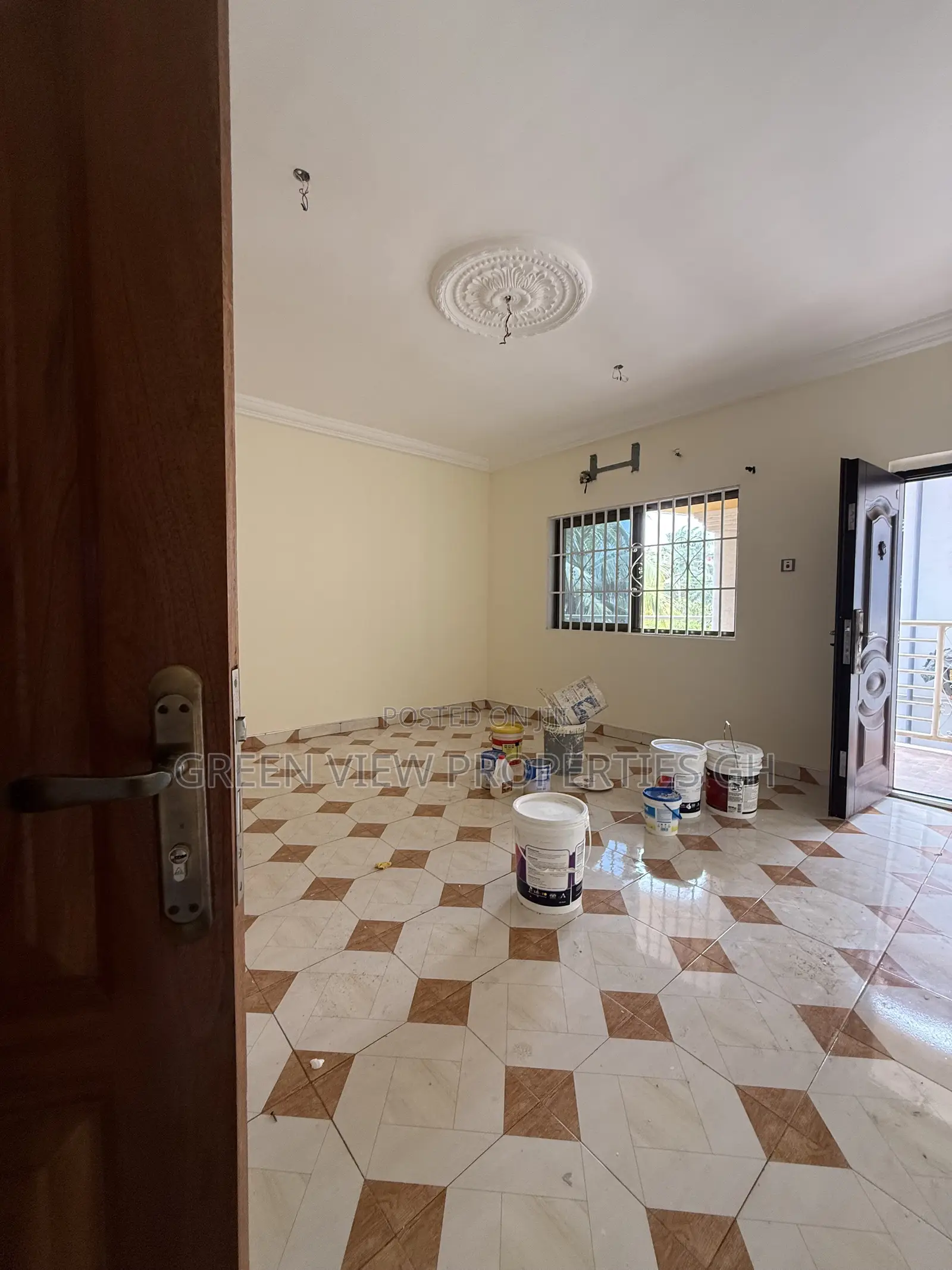 2bdrm Apartment in West Hills Mall Area for rent