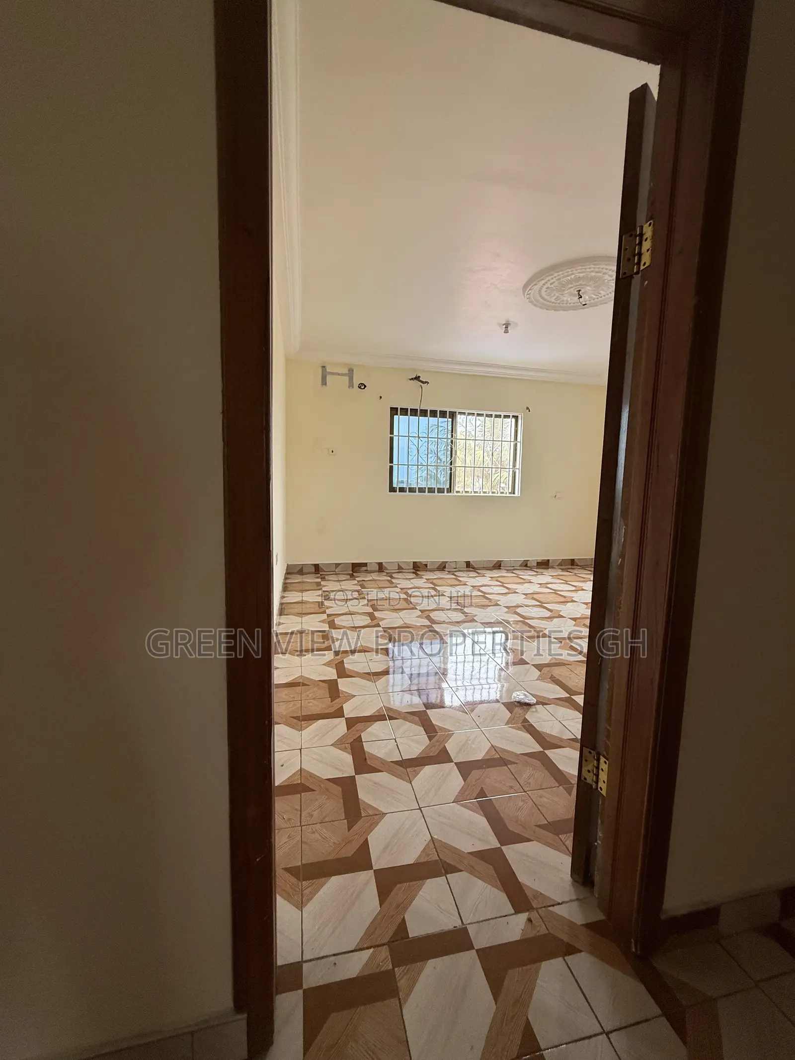 2bdrm Apartment in West Hills Mall Area for rent