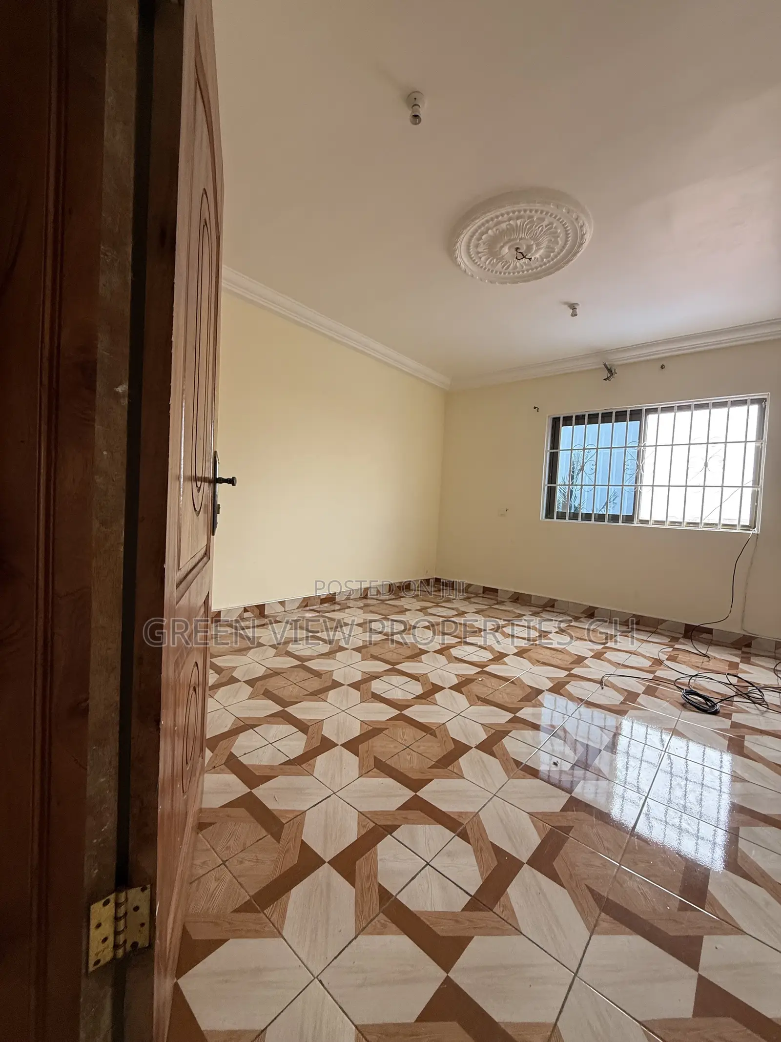 2bdrm Apartment in West Hills Mall Area for rent