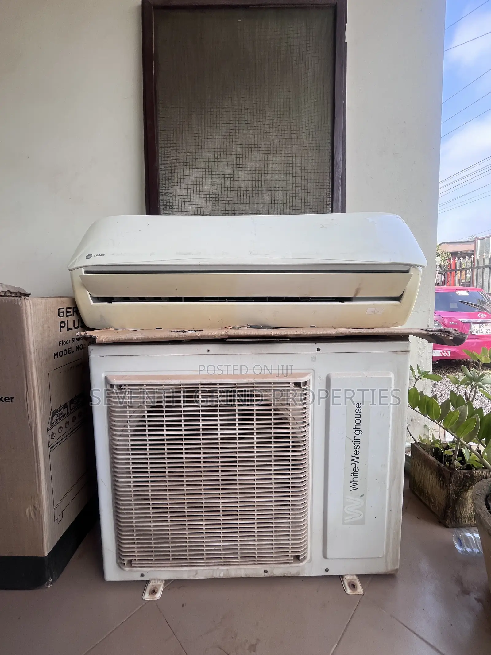 2.5 White Western House Aircondition