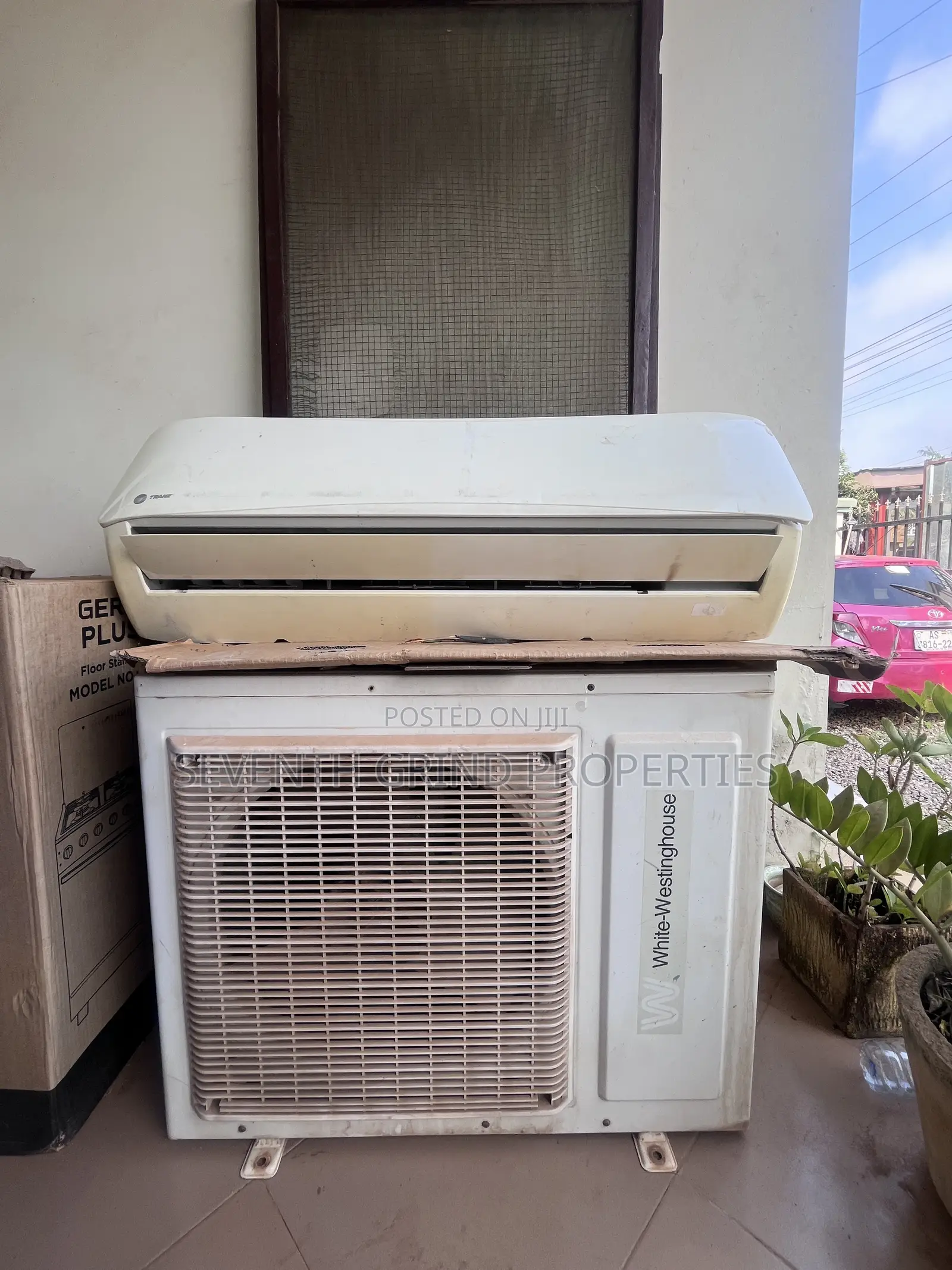 2.5 White Western House Aircondition