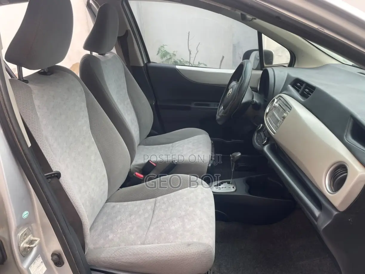 Toyota Vitz 2012 Silver