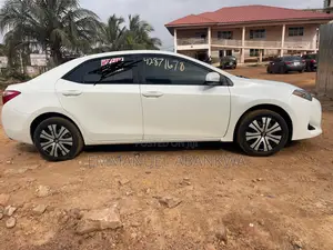 Toyota Corolla 2019 White