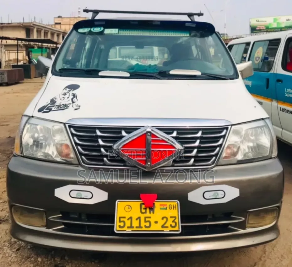 Toyota HiAce 2012 White