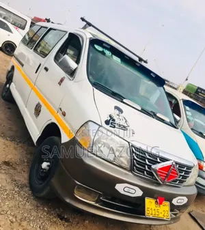 Toyota HiAce 2012 White