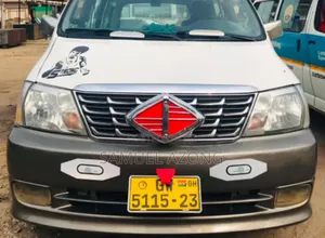 Toyota HiAce 2012 White