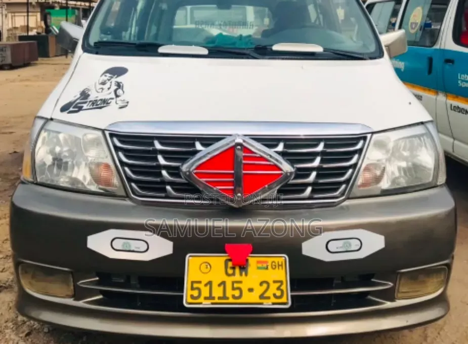Toyota HiAce 2012 White
