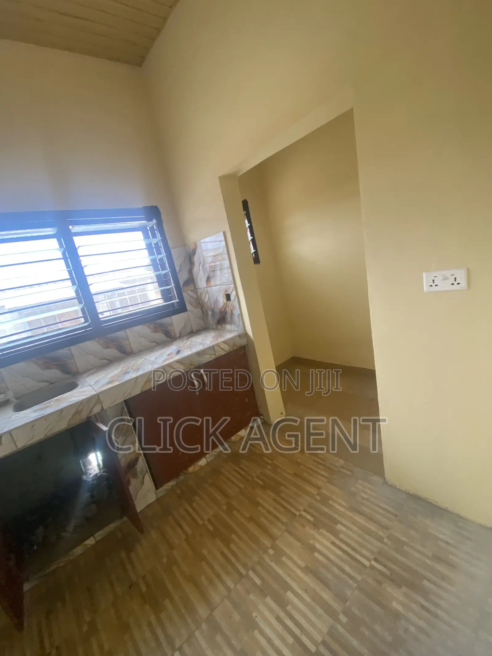 2bdrm Apartment in Madina Ogbojo, Social Welfare for rent