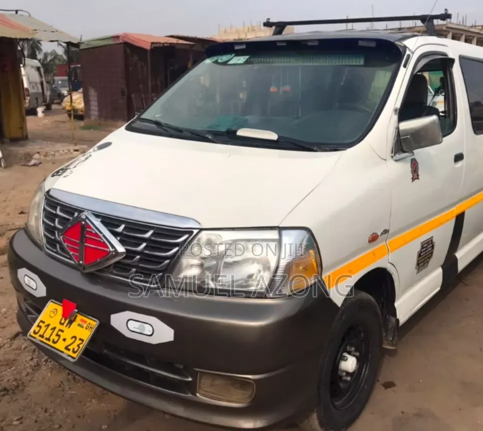 Toyota HiAce 2012 White