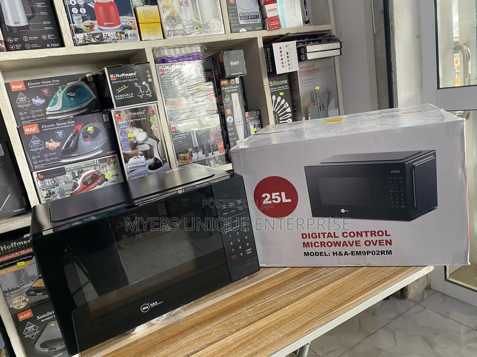 H a 25L Digital Microwave - Family Size