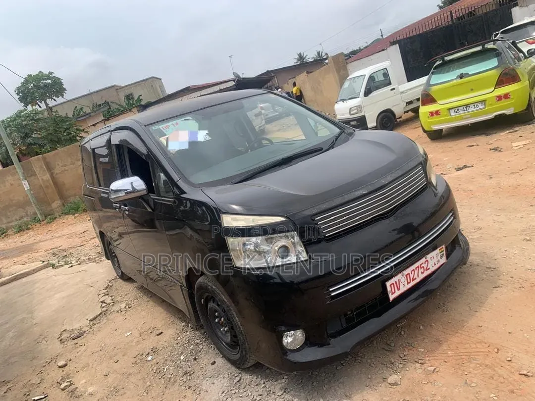 Toyota Voxy V 2WD 8-Seater 2013 Black