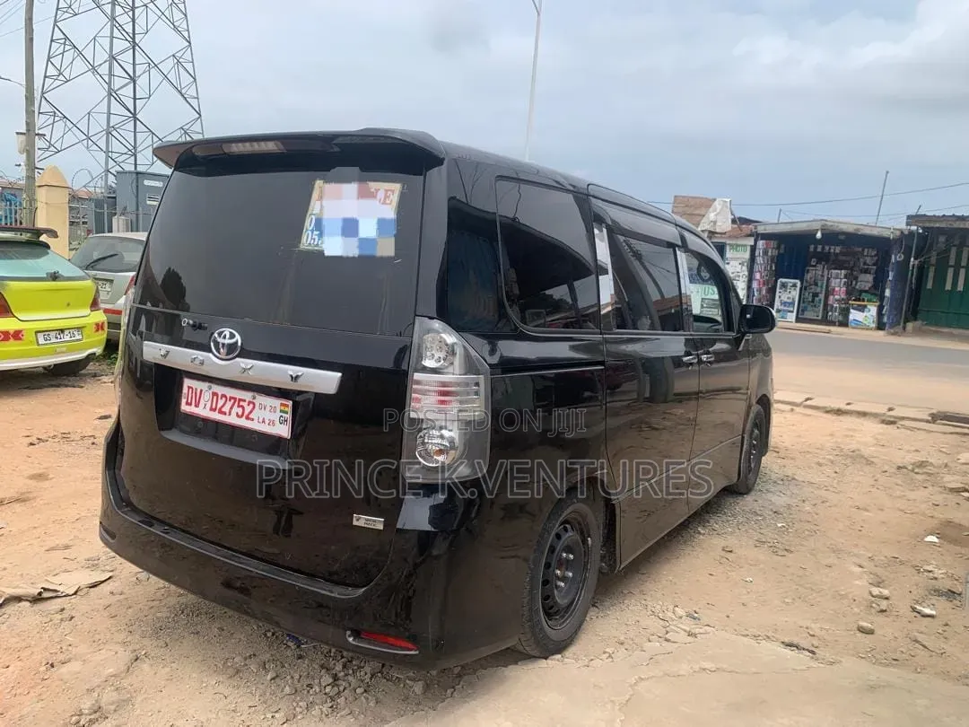 Toyota Voxy V 2WD 8-Seater 2013 Black