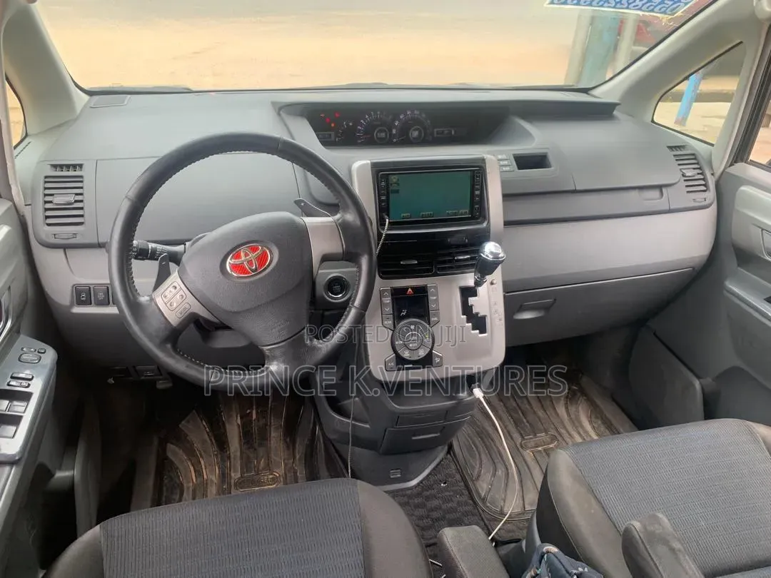 Toyota Voxy V 2WD 8-Seater 2013 Black