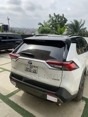 Toyota RAV4 XLE 2021 Black