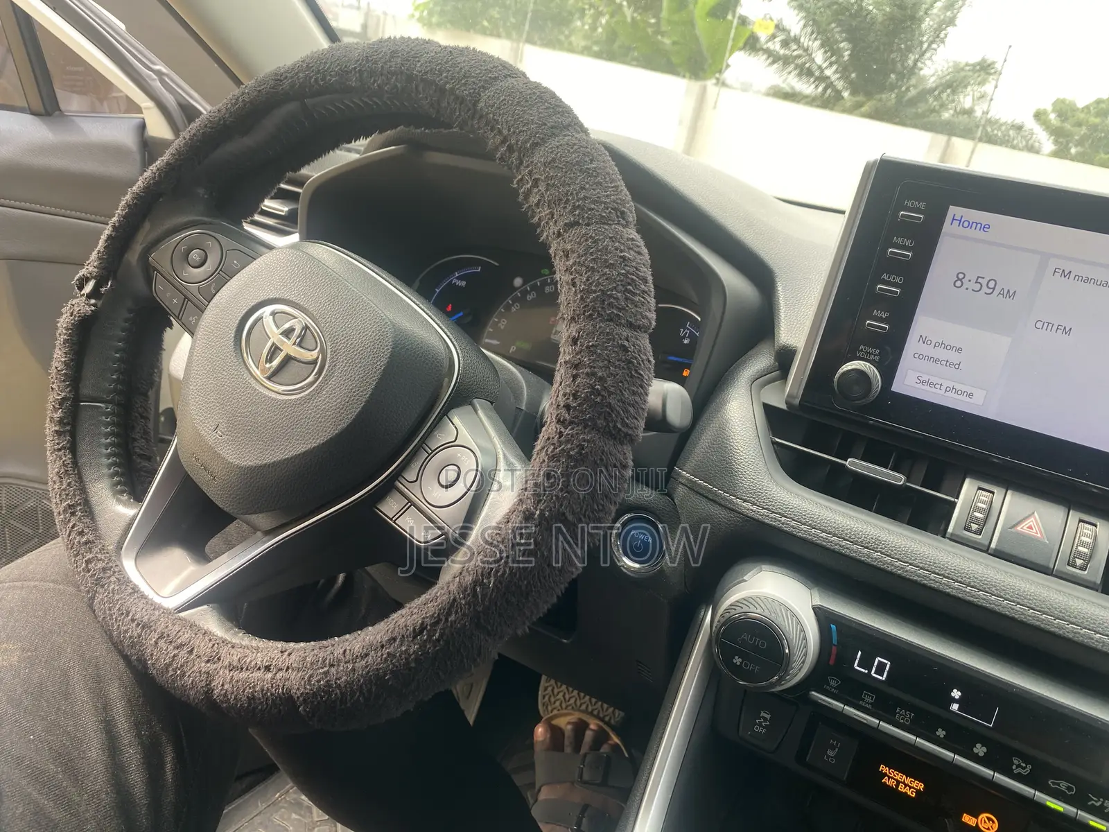 Toyota RAV4 XLE 2021 Black