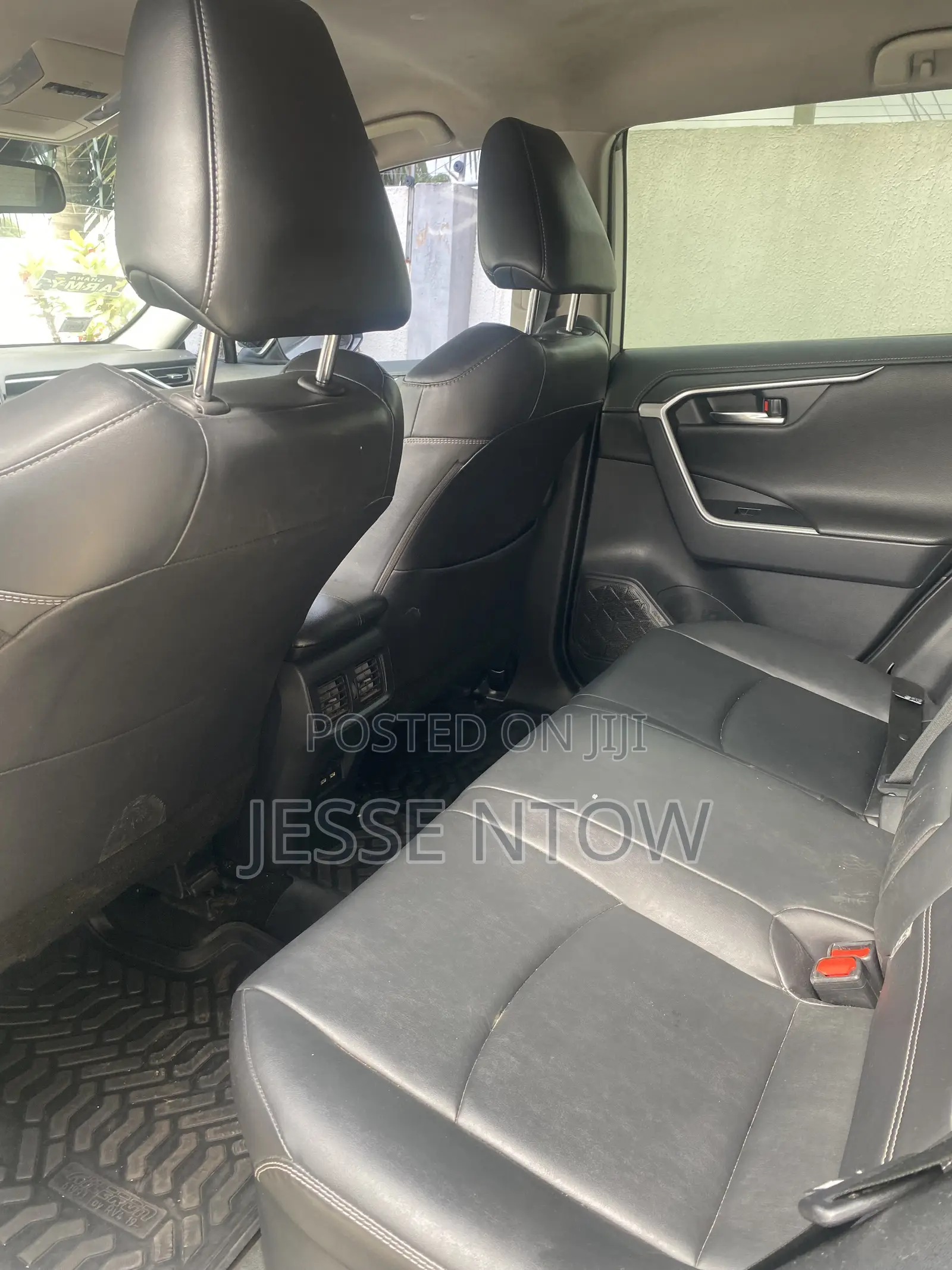 Toyota RAV4 XLE 2021 Black
